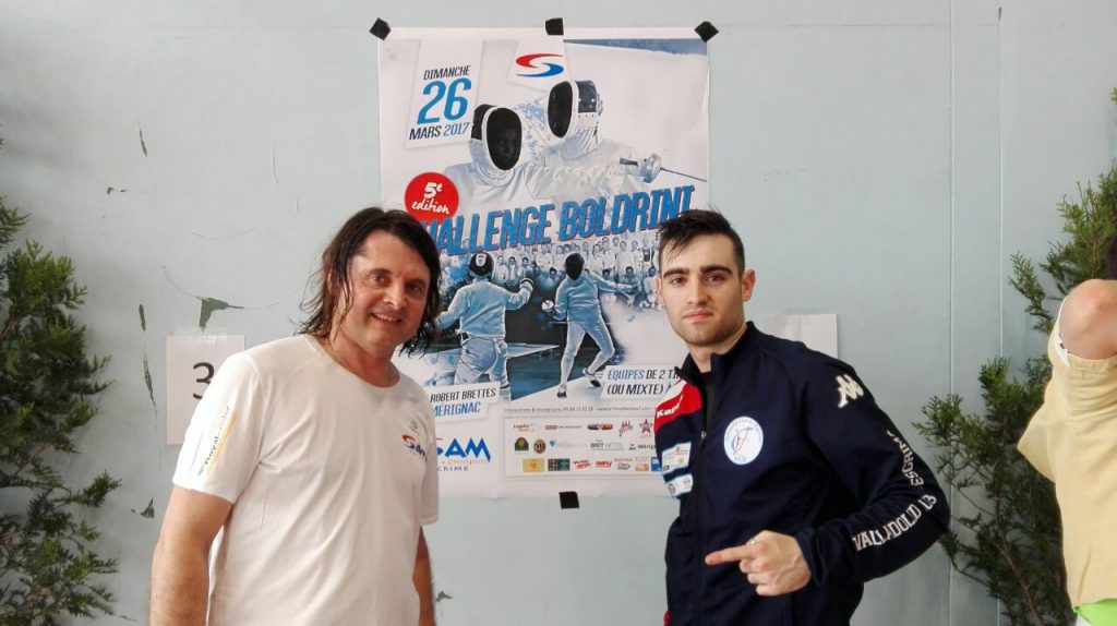 Adrián Yáñez (derecha) en Francia